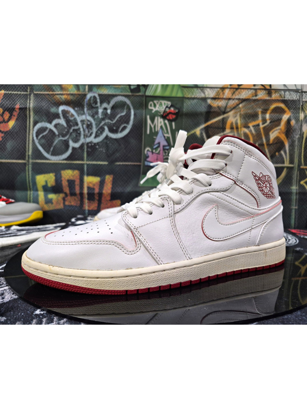 Jordan Air Jordan 1 Retro Mid Leather White/Gym Red-Black 554724-103